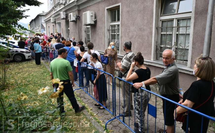 Za novi pasoš građani u Sarajevu čekaju i nekoliko sati: Iz MUP-a uputili apel